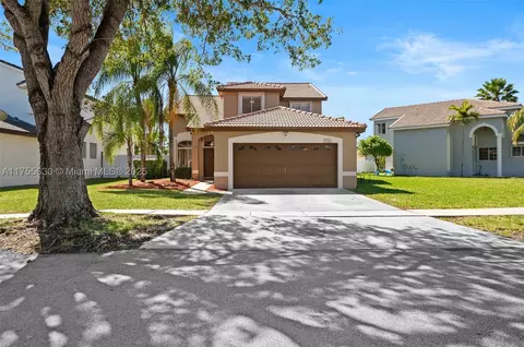 934 SW 176th Ter, Pembroke Pines, FL 33029