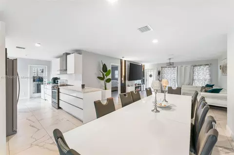 2751 NW 26th Ave, Oakland Park, FL 33311