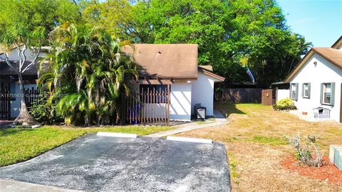 1640 NW 98th Ter #1640, Pembroke Pines, FL 33024