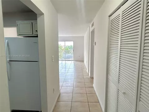 1085 W 68th St #210, Hialeah, FL 33014