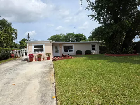 37 Ronald Rd, West Park, FL 33023