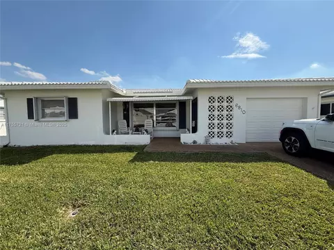 6810 NW 75th Dr, Tamarac, FL 33321