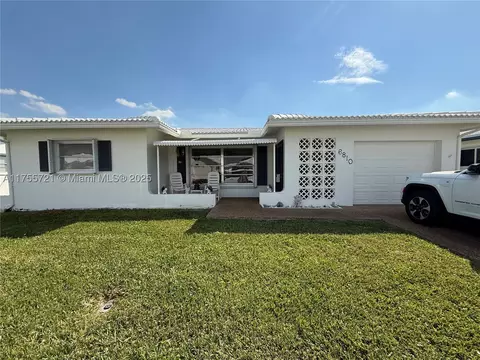 6810 NW 75th Dr, Tamarac, FL 33321