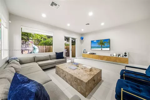 3757 SW 27 Ln #3757, Miami, FL 33134