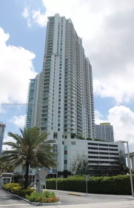 90 SW 3rd St #3207, Miami, FL 33130