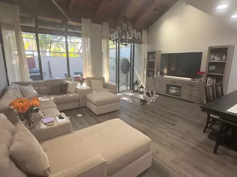 11000 Clubhouse Rd #11000, Pembroke Pines, FL 33026