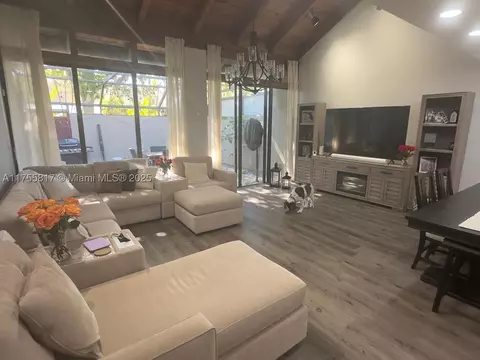 11000 Clubhouse Rd #11000, Pembroke Pines, FL 33026