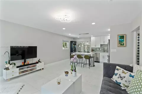 1031 SW 31st St, Fort Lauderdale, FL 33315