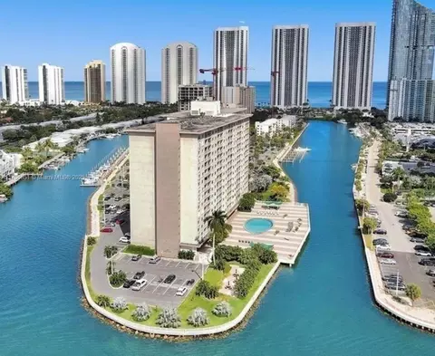 400 Kings Point Dr #810, Sunny Isles Beach, FL 33160