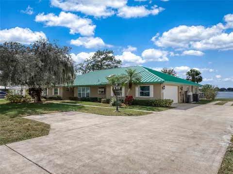 922 Lake Dr E, Lake Placid, FL 33852