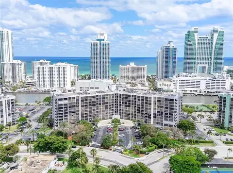 600 Parkview Dr #1109, Hallandale Beach, FL 33009