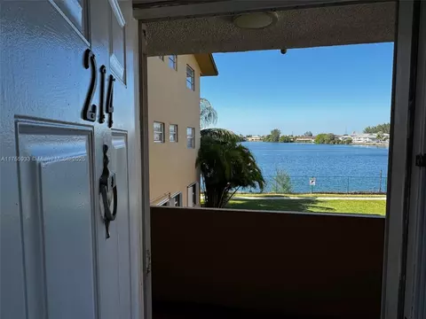 160 Royal Palm Rd #214, Hialeah, FL 33016