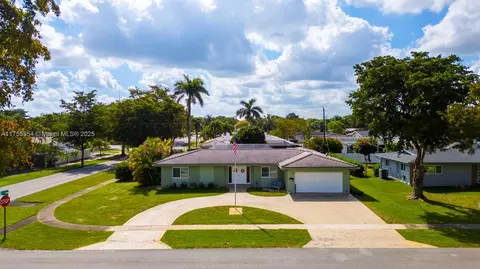 7400 NW 10th Pl, Plantation, FL 33313