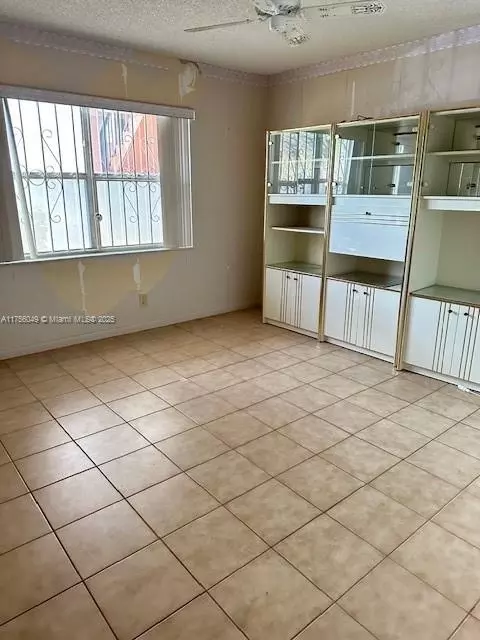 9521 Sunrise Lakes Blvd #102, Sunrise, FL 33322