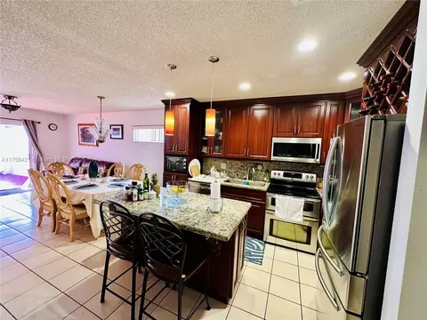 Kitchen - 7475 W 29th Ln, Hialeah, FL 33018 photo 3 of 4