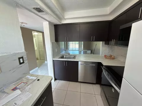 3400 Foxcroft Rd #212, Miramar, FL 33025