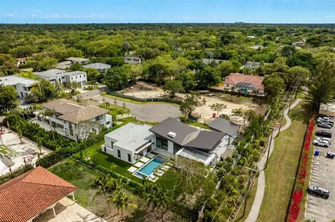 View/Area - 6991 SW 91 St, Pinecrest, FL 33156 photo 3 of 4