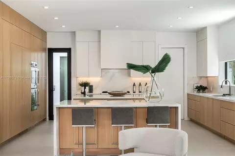 Kitchen - 6991 SW 91 St, Pinecrest, FL 33156 photo 1 of 6