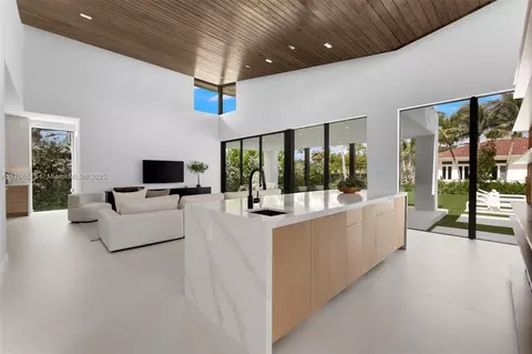 Kitchen - 6991 SW 91 St, Pinecrest, FL 33156 photo 2 of 6