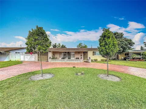 7161 SW 11th St, Pembroke Pines, FL 33023