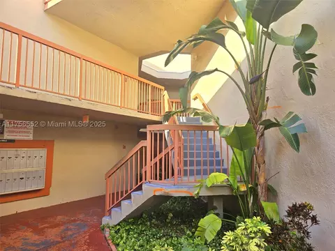 10233 NW 9th St Cir #202-1, Miami, FL 33172
