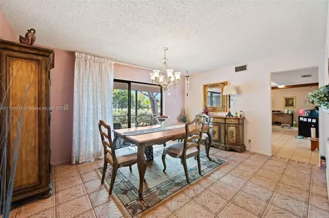 10500 NW 5th St, Plantation, FL 33324