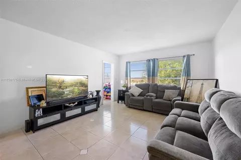 2950 NE 201st Ter #E323, Aventura, FL 33180