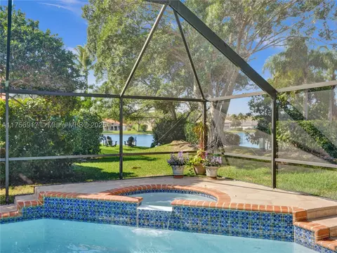 1034 Poplar Cir, Weston, FL 33326