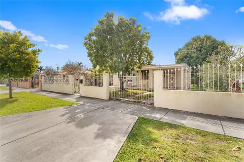 1060 W 32nd St, Hialeah, FL 33012