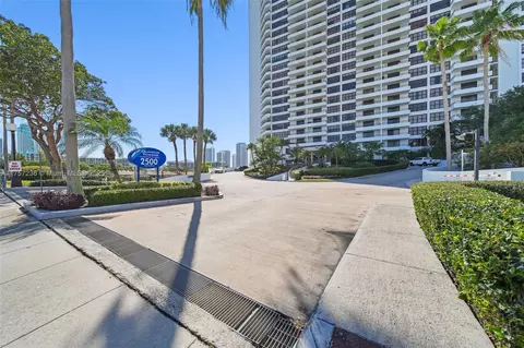 2500 Parkview Dr #812, Hallandale Beach, FL 33009
