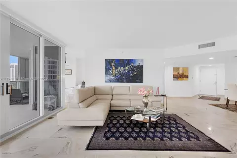 21055 Yacht Club Dr #902, Aventura, FL 33180