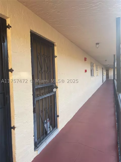 1075 W 68th St #108, Hialeah, FL 33014