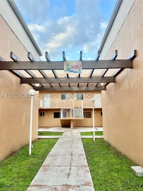 14907 SW 80th St #204, Miami, FL 33193