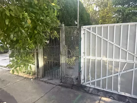 1251 NW 29th Ter, Miami, FL 33142