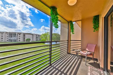2941 N Nob Hill Rd #311, Sunrise, FL 33322