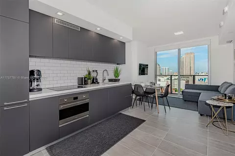 227 NE 2nd St #1805, Miami, FL 33132