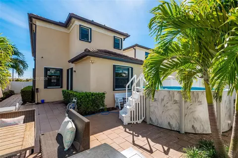 Exterior - 11064 W 35th Ln, Hialeah, FL 33018 photo 3 of 5