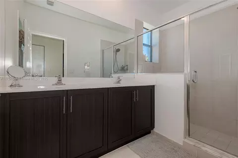 Bath - 11064 W 35th Ln, Hialeah, FL 33018 photo 2 of 3