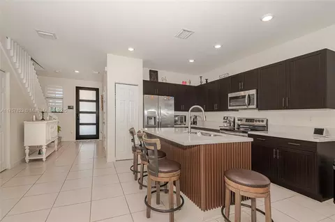 Kitchen - 11064 W 35th Ln, Hialeah, FL 33018 photo 2 of 4
