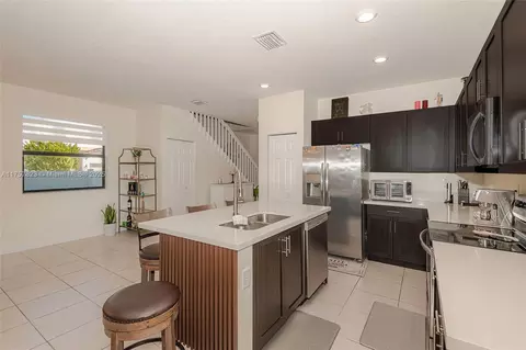 Kitchen - 11064 W 35th Ln, Hialeah, FL 33018 photo 3 of 4