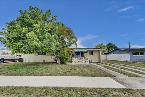 534 W 53rd Ter, Hialeah, FL 33012