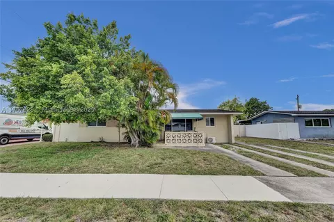 534 W 53rd Ter, Hialeah, FL 33012