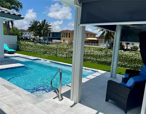 15551 SW 14th St, Miami, FL 33194