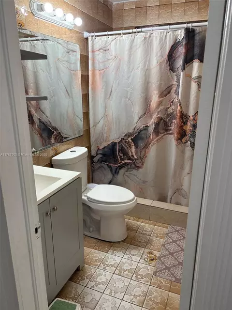Bath - 250 E 10th St, Hialeah, FL 33010 photo 4 of 4