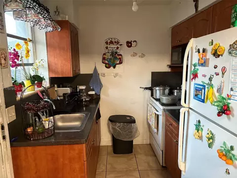 Kitchen - 250 E 10th St, Hialeah, FL 33010 photo 1 of 2