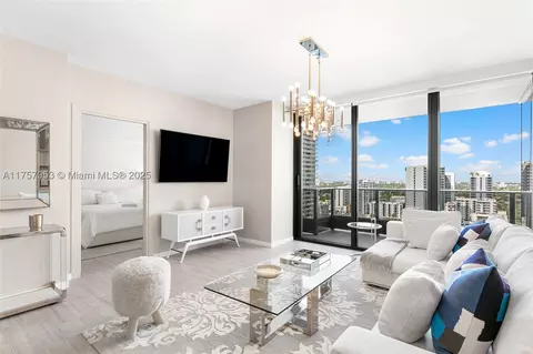 1000 Brickell Plz #2211, Miami, FL 33131