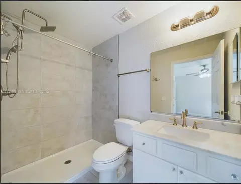 Bath - 128 Cedar Rd, Ocala, FL 34472 photo 1 of 2