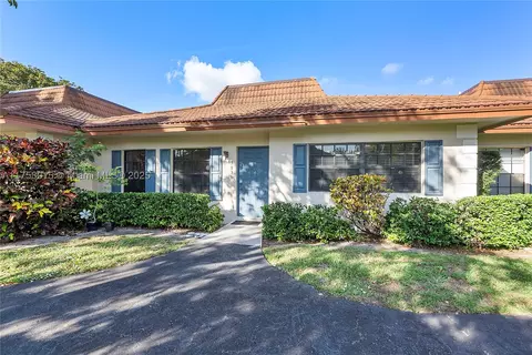 7036 SW 23rd St #18, Davie, FL 33317