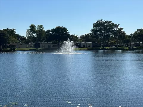 486 Briarwood Cir #2-55, Hollywood, FL 33024