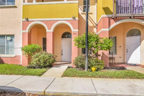 804 N Santa Catalina Cir, North Lauderdale, FL 33068